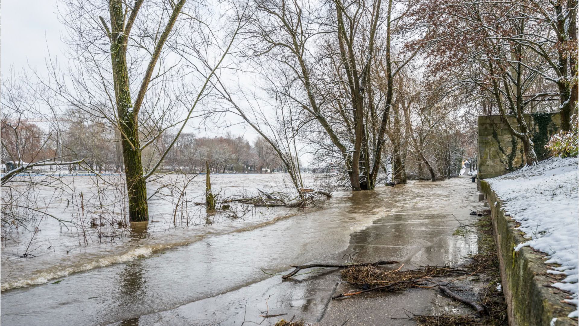 Video: Überschwemmungen drohen – Hochwasserlage bleibt angespannt
