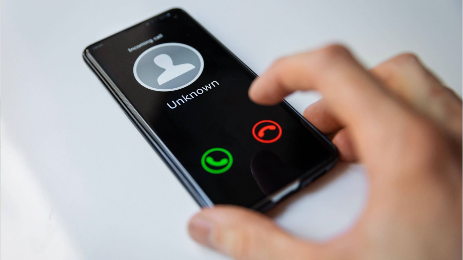 Video: Betrug am Telefon: Dieses Wort sollte man bei einer unbekannten Nummer auf keinen Fall sagen