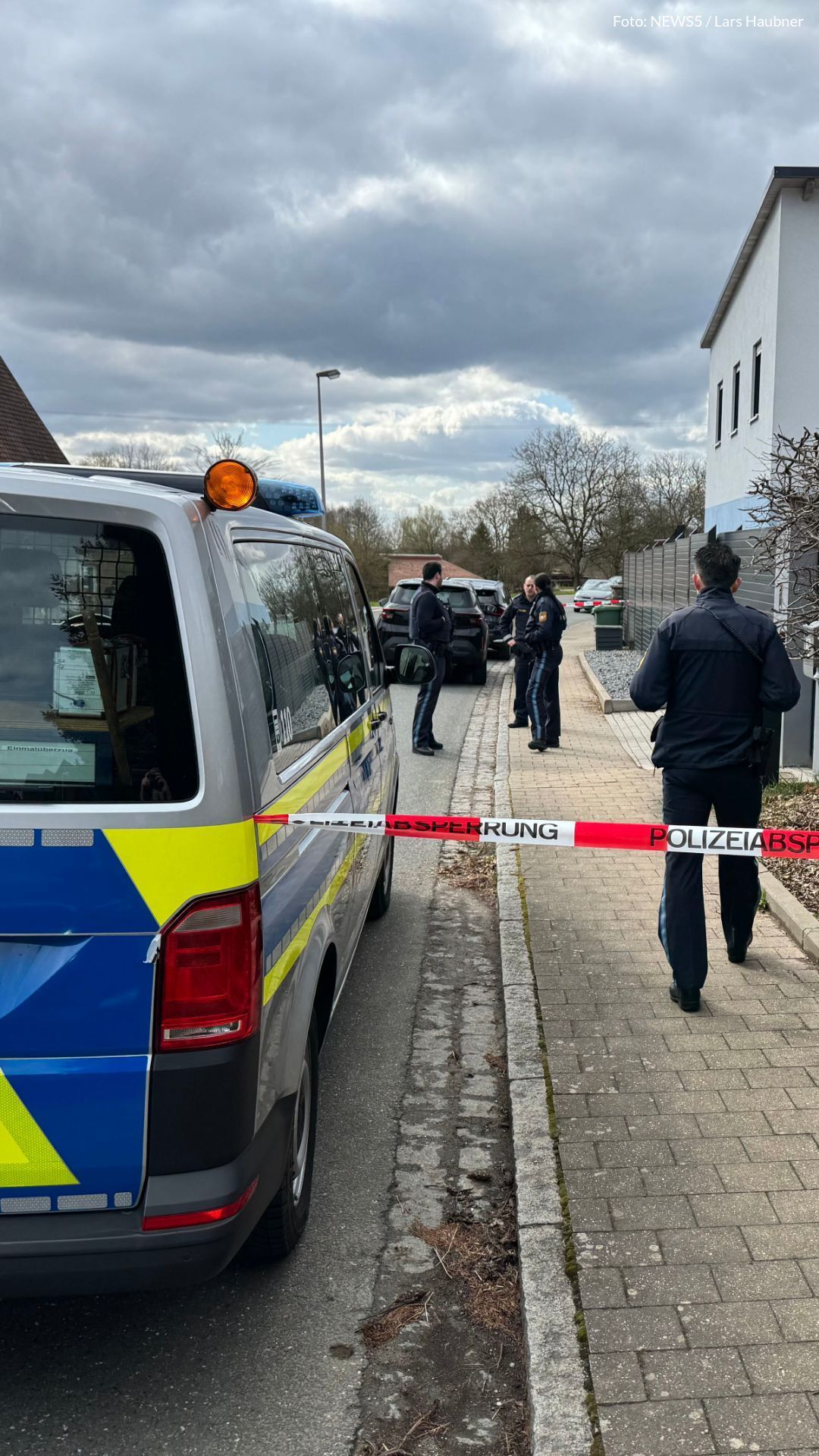 Video: Ehepaar und Kind: Drei tote Personen in Hohenstadt aufgefunden