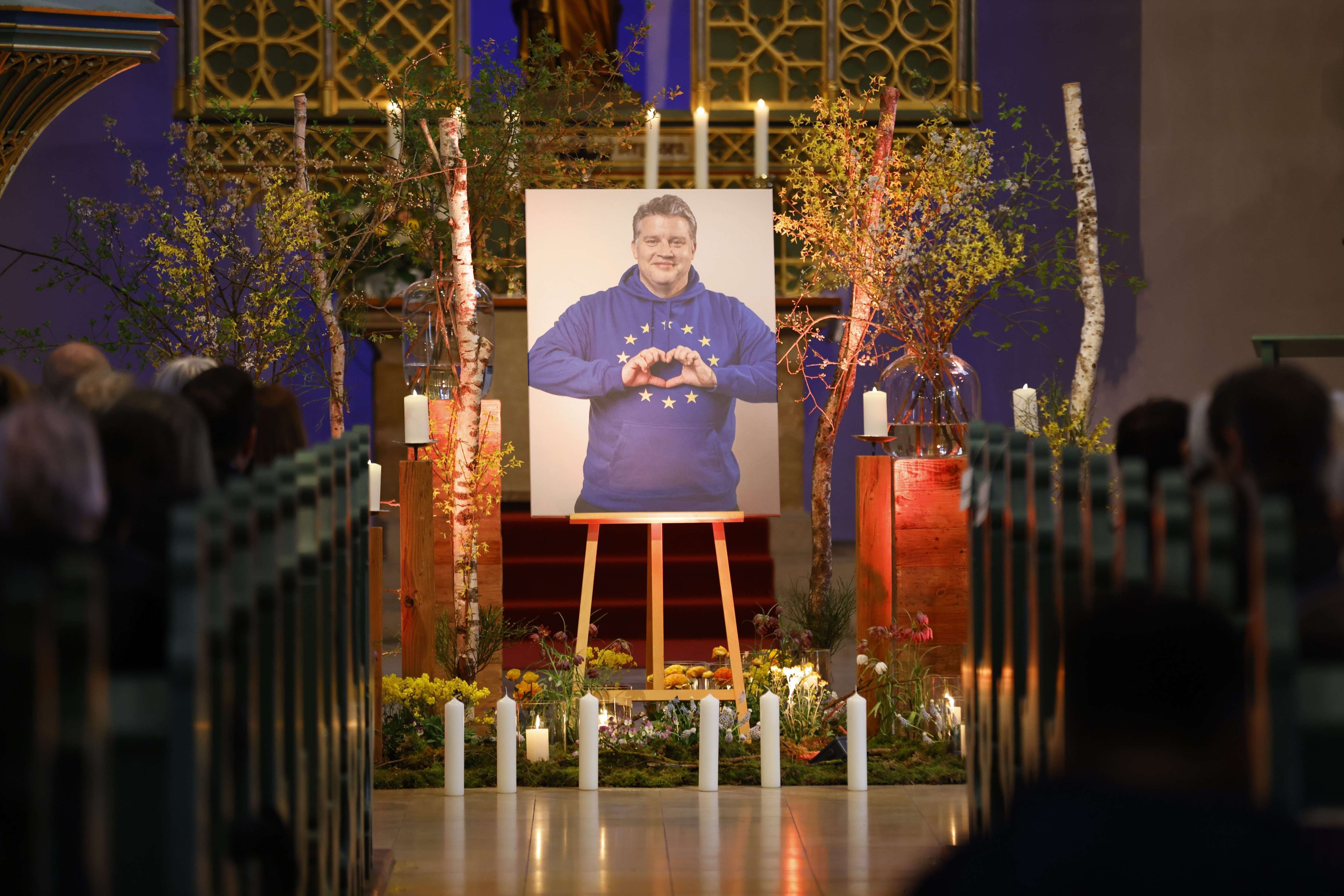 Video: Trauerfeier für Carsten Träger: Bewegender Abschied in der Fürther Michaeliskirche