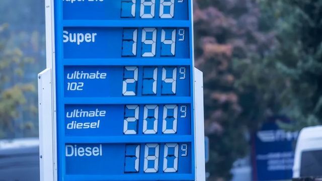 Video: Bis zu 23 Cent mehr um 12 Uhr: So teuer wird Tanken jetzt wirklich