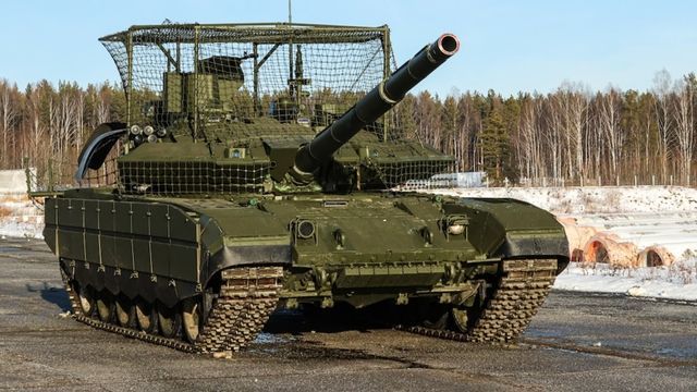 Video: Putins „weltbester Panzer” nach nur 3 Treffern zerstört