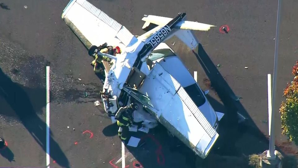 Bruchlandung auf Auto: Pilot überlebt kuriosen Unfall