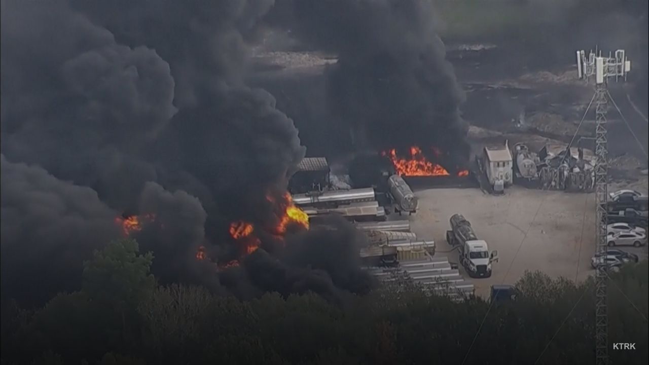 Großbrand in Chemiefabrik: Anwohner in texanischer Kleinstadt evakuiert