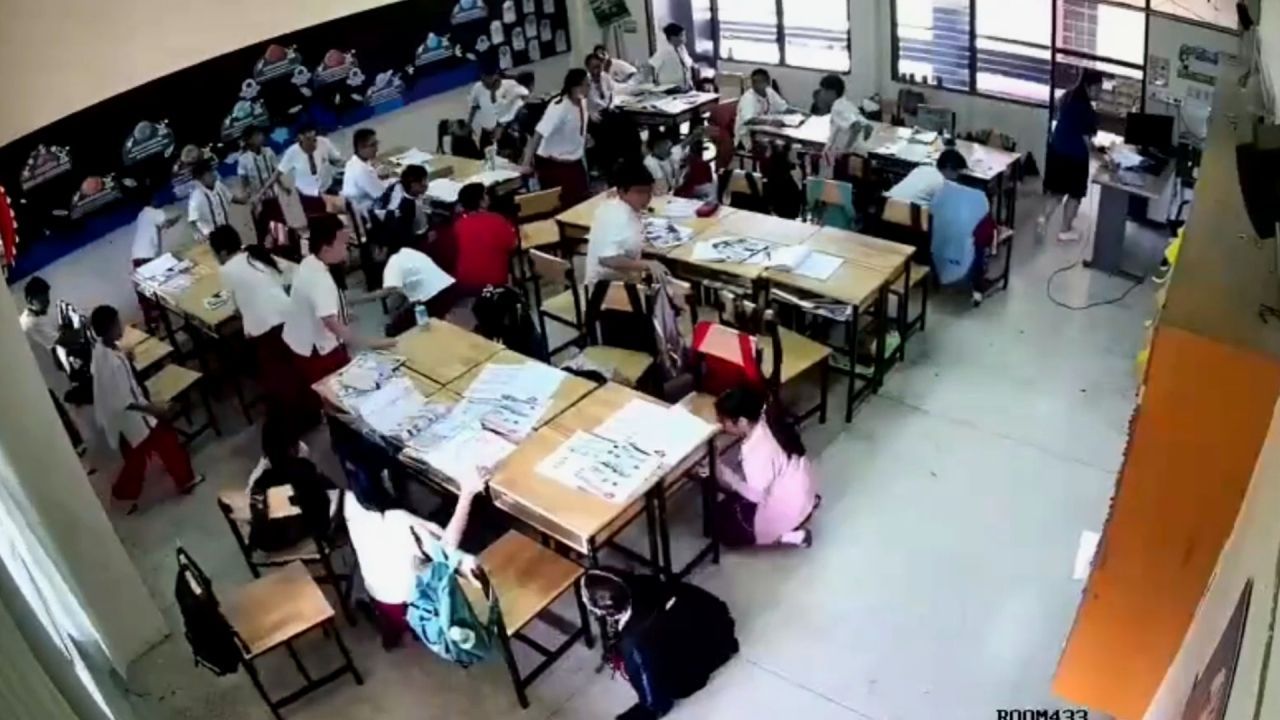Erdbeben in Myanmar: Schüler in Nordthailand fliehen aus Klassenzimmer
