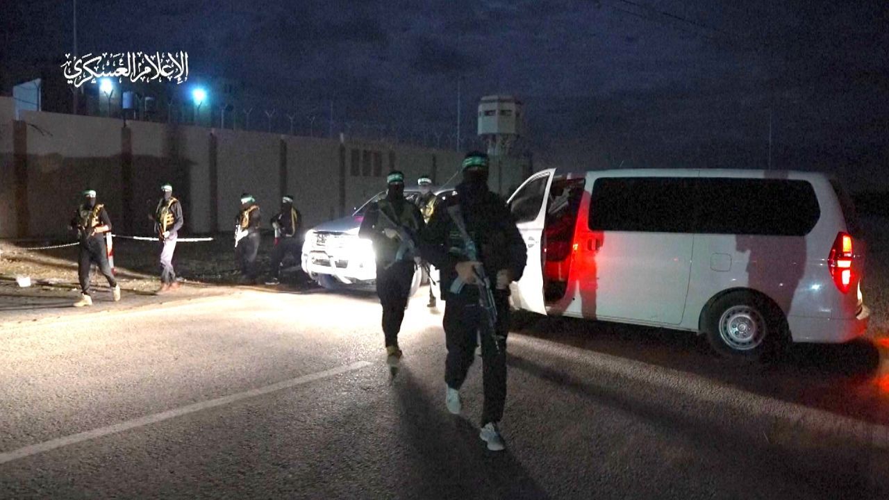 Auch zwei deutsche Teenager: Vierte Gruppe von Geiseln in Gaza freigelassen