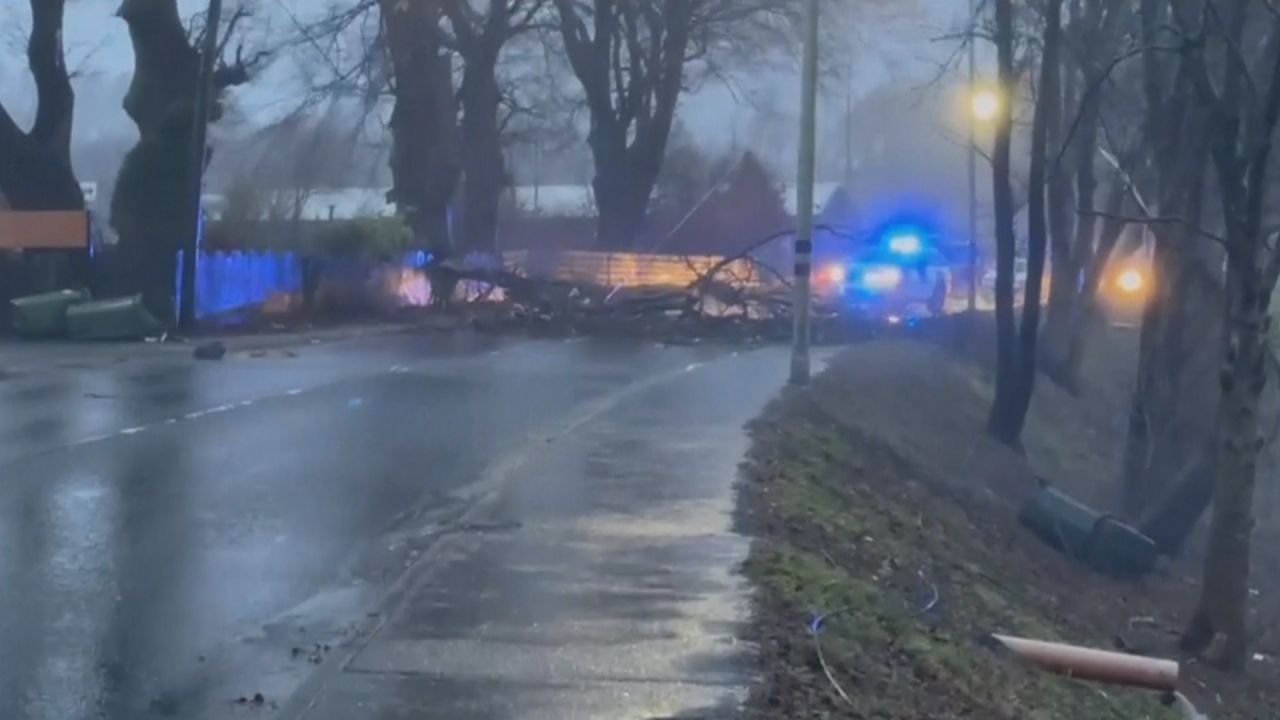 Sturm „Gerrit" wütet in Großbritannien: Häuser beschädigt und Tausende ohne Strom
