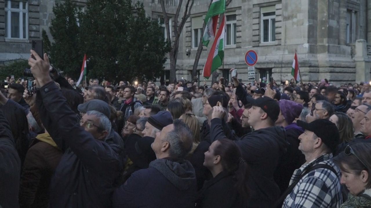 Korruptionsskandal in Ungarn: Tausende fordern Orbáns Rücktritt