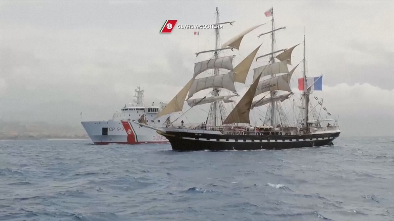 Symbolische Reise über das Mittelmeer: Olympische Fackel auf dem Weg nach Paris