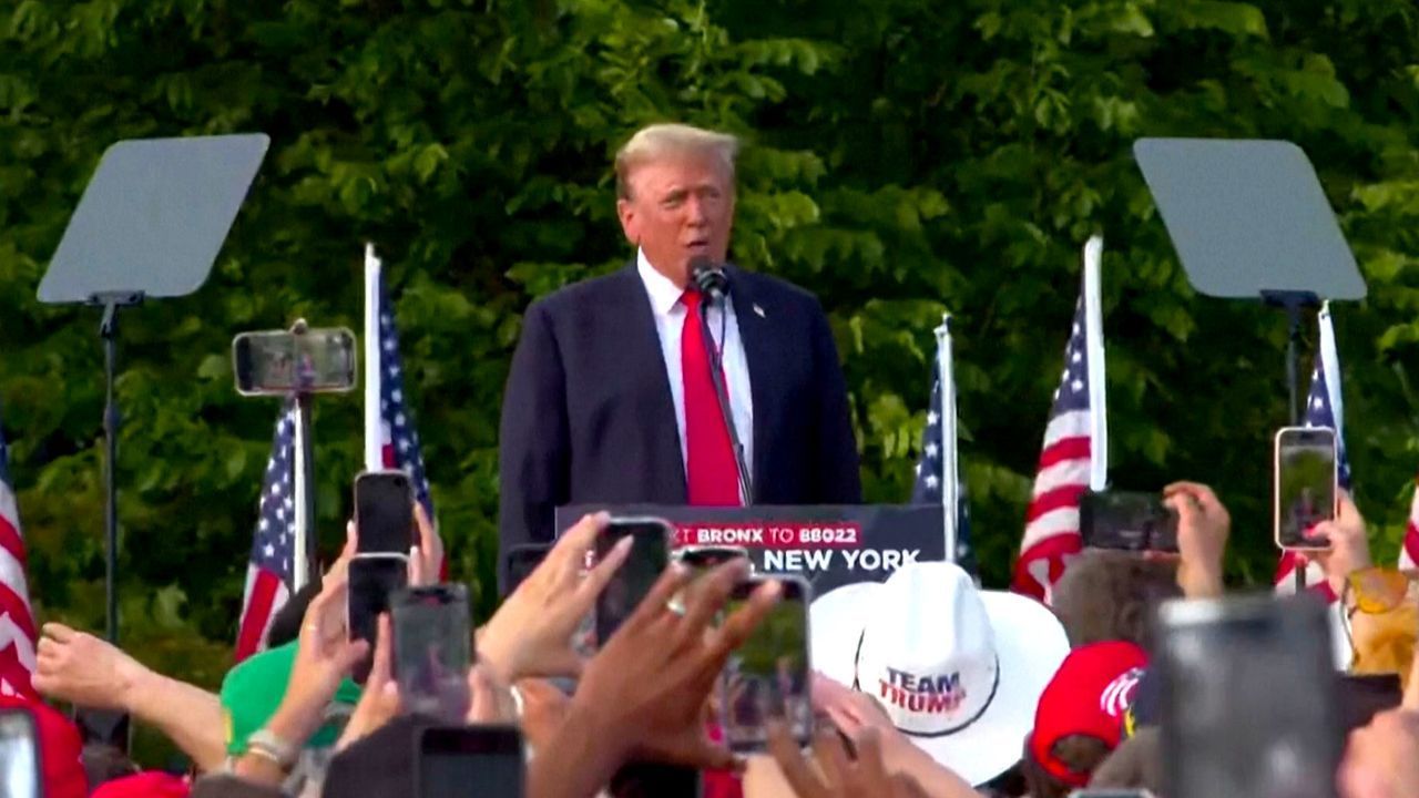 Trump in der Bronx: Ex-Präsident auf Wahlkampf in Demokraten-Hochburg