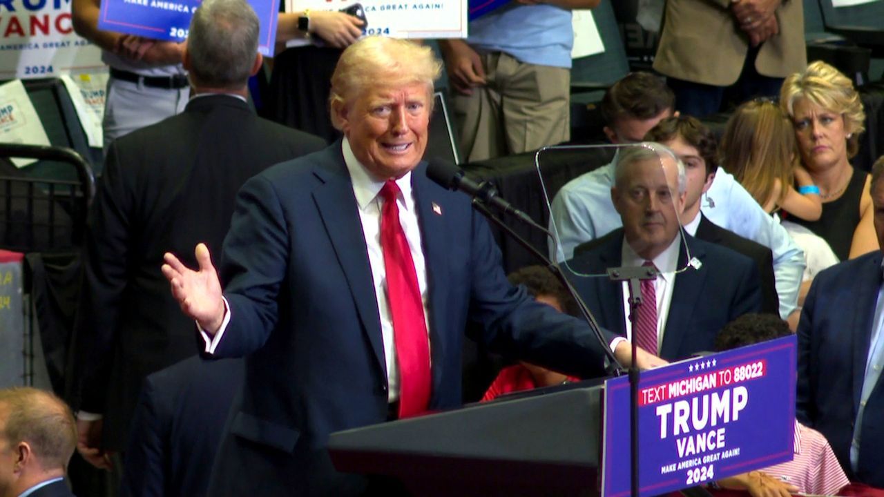 Trump zurück im Wahlkampf: Erster Auftritt mit Vance in Michigan