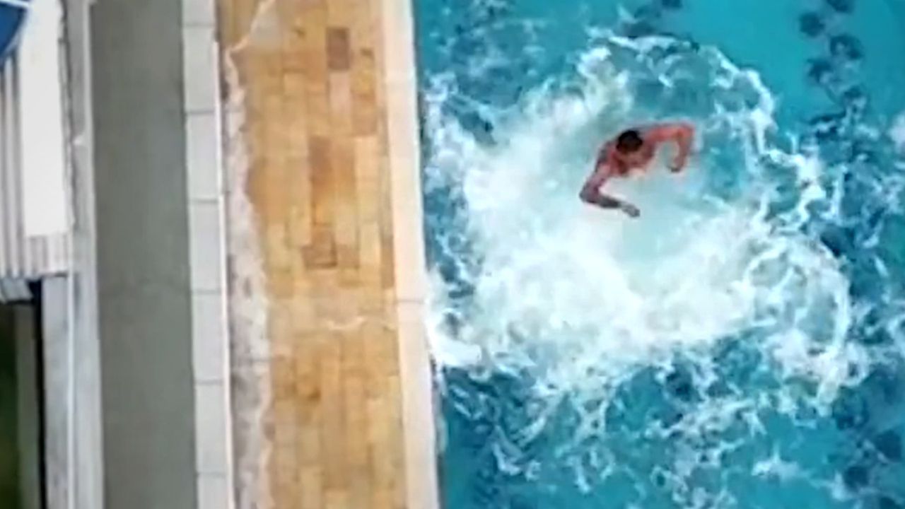 Sprung von Dach in Pool: Flucht vor der Polizei nimmt ein schnelles Ende