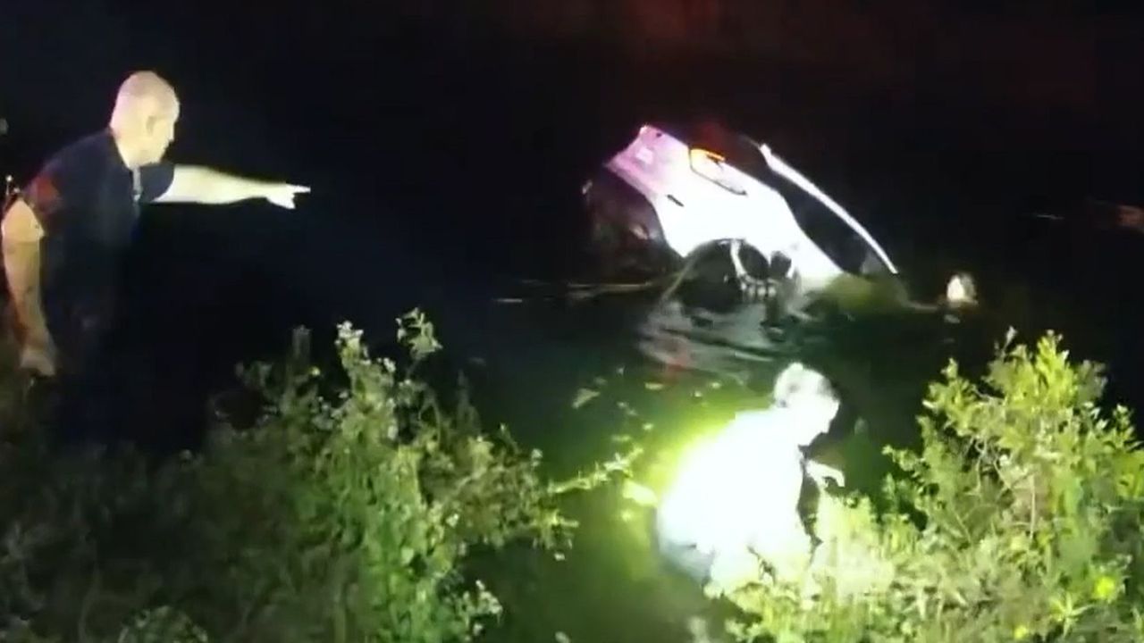 Auto versinkt vor den Augen der Helfer – zwei junge Frauen aus See gerettet