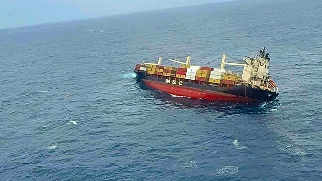 Containerschiff gekentert: Umweltkatastrophe vor indischer Küste droht