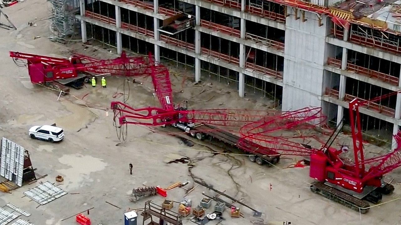 Riesen-Kran bricht zusammen: Tragischer Unfall auf Baustelle in Florida