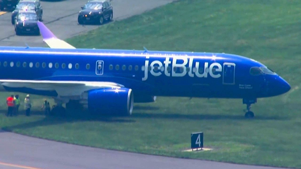 Bei Landung von Piste abgekommen – Airbus bleibt in Boston im Gras stehen