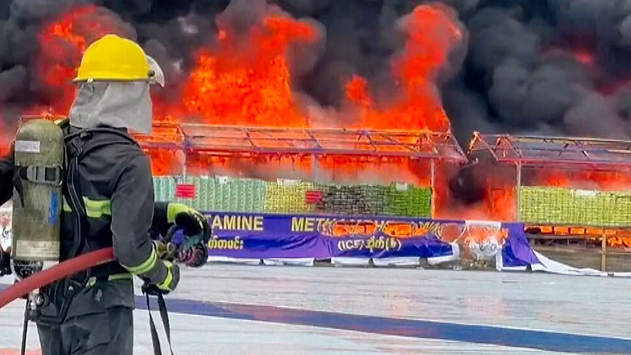 Myanmar greift durch: Hier brennen Drogen im Wert von 300 Millionen US-Dollar