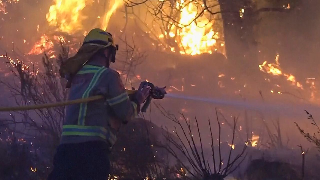 Ausgangssperre verhängt: Gewaltiges Feuer in Katalonien außer Kontrolle
