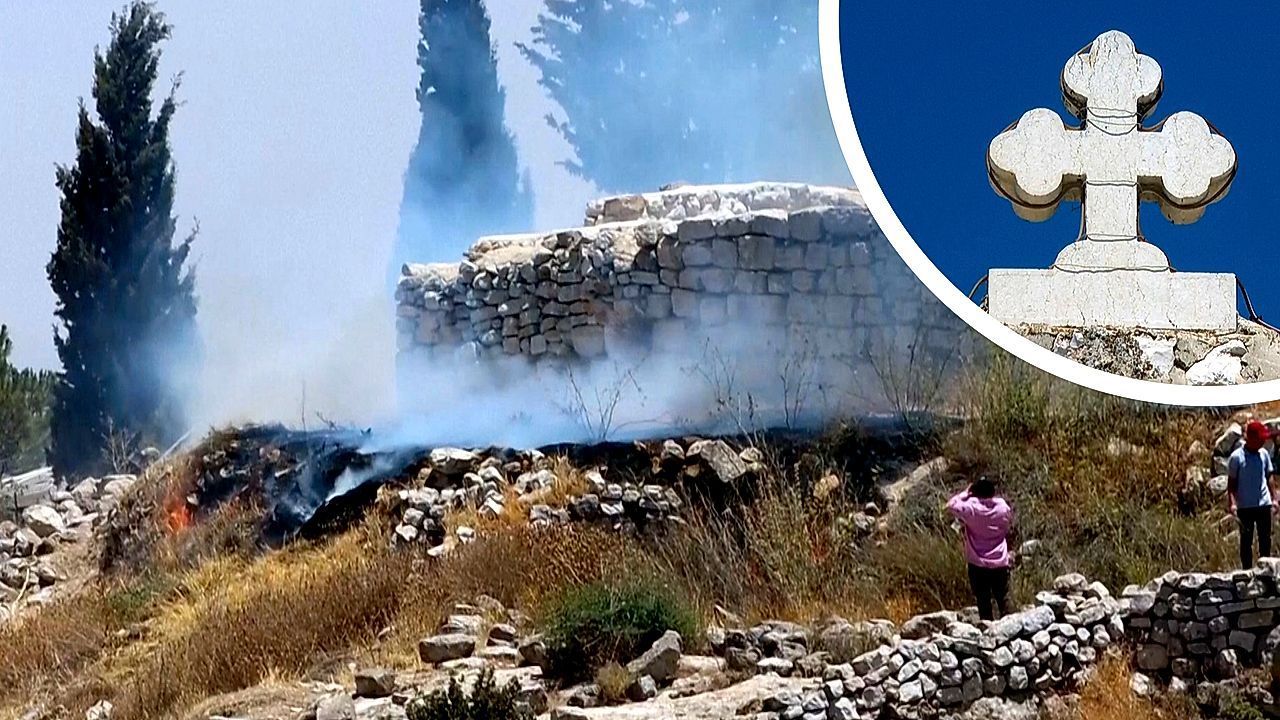 Angriff auf christliches Dorf: Israelische Siedler stecken Kirche im Westjordanland in Brand