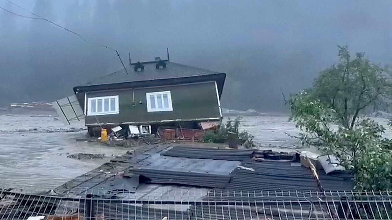 Ein Toter bei verheerender Sturzflut in Rumänien – Hunderte von Umwelt abgeschnitten