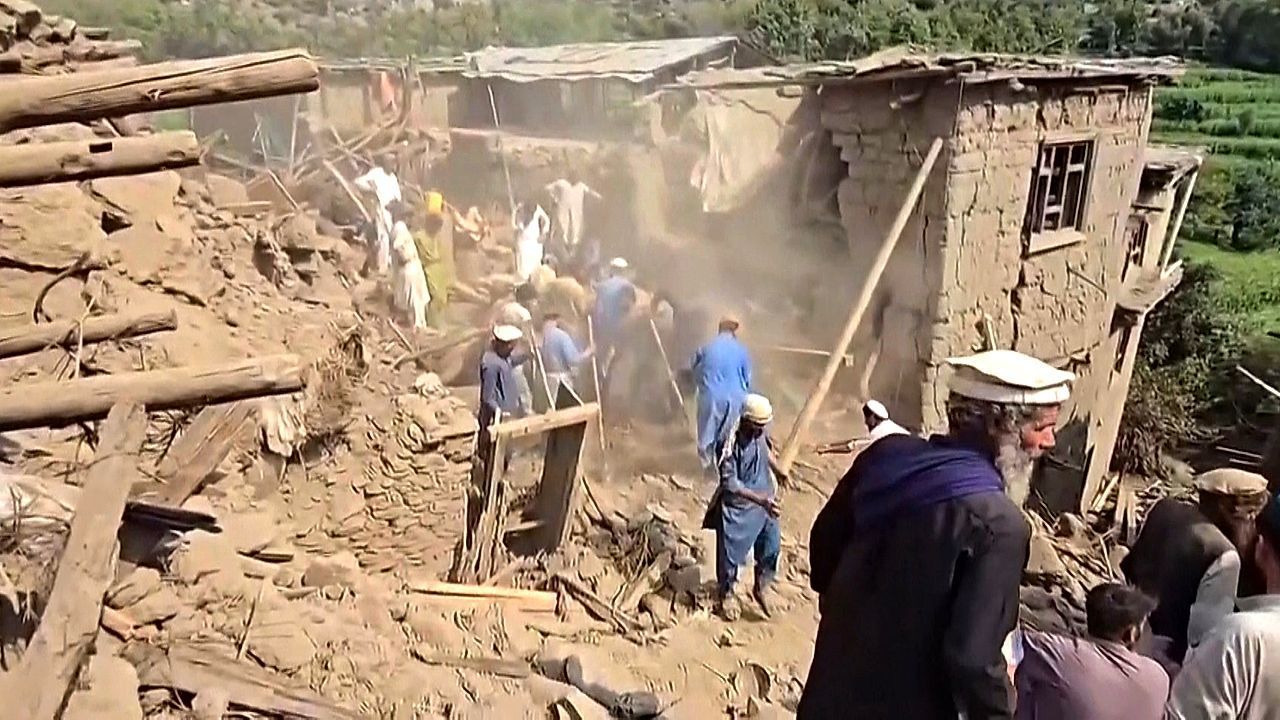 Mehr als 800 Tote nach Erdbeben: Rettungsarbeiten in Afghanistan unter schwersten Bedingungen