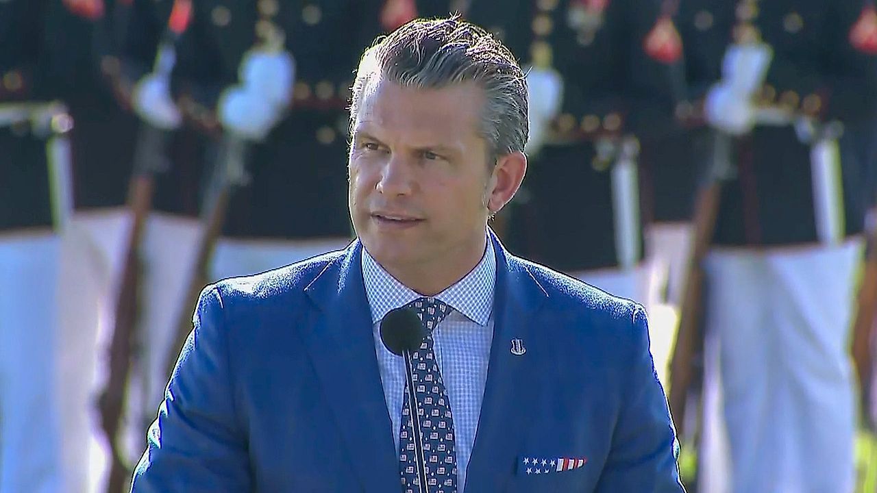Grund geheim gehalten: Hegseth bestellt US-Militärspitze zu Treffen ein