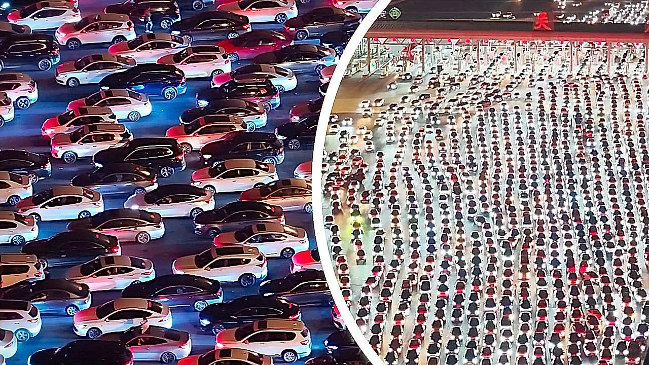 Video: Lichtermeer auf der Autobahn: Tausende Autos stauen sich an Chinas größter Mautstation