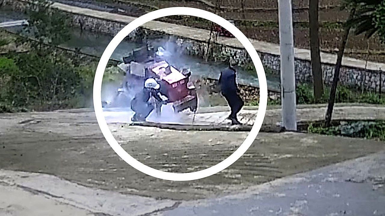 Schwerkraft zu stark: Arbeiter lassen Traktor abstürzen