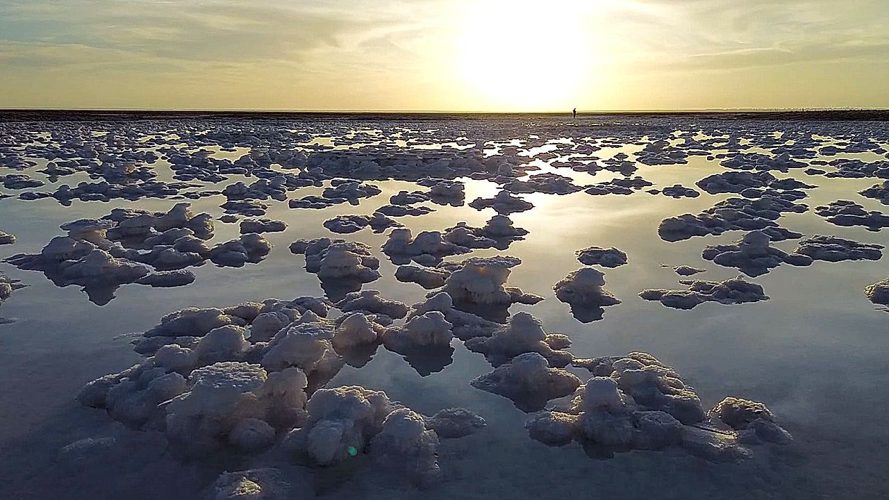 Turkey's Lake Tuz transformed into photographers' paradise by salt formations