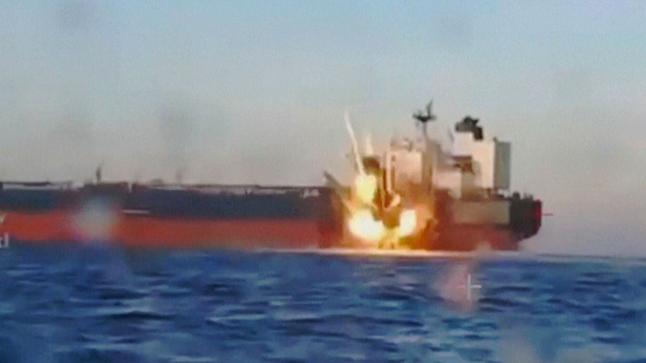 Video: Angriff auf Russlands „Schattenflotte“: Ukrainische Drohnen treffen Öltanker