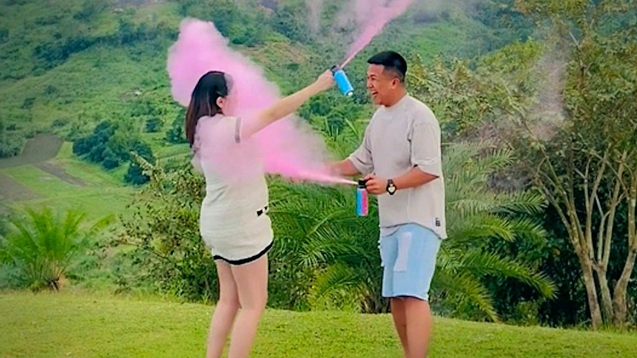 Papa-v-llig-au-er-sich-Gender-Reveal-Party-mit-Spray-geht-daneben