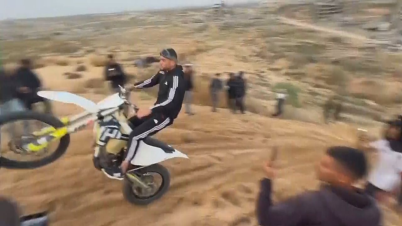 Motorradrennen in Gaza: Jugendliche holen sich ein Stück Normalität zurück