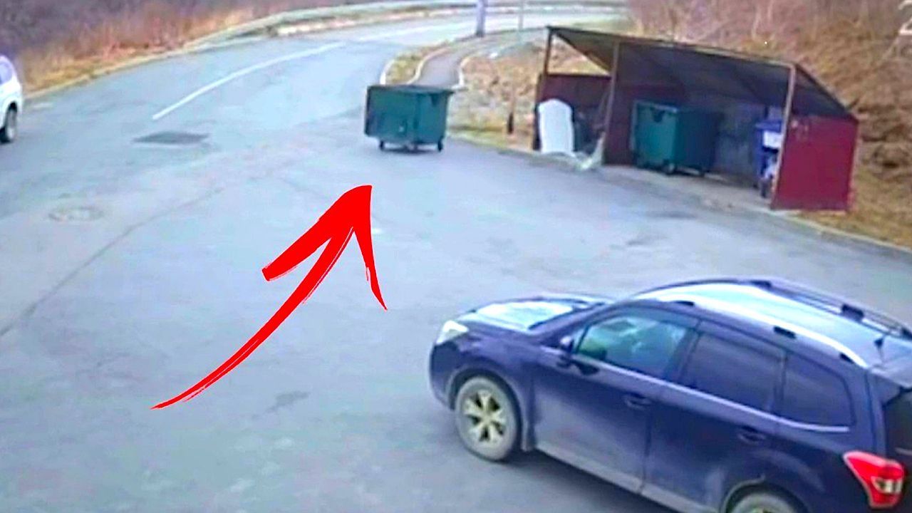 Seltsame-Szene-M-lltonne-setzt-sich-von-allein-in-Bewegung