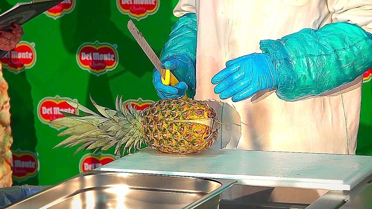 Video: Factory worker becomes fastest person in the world to peel and slice a pineapple