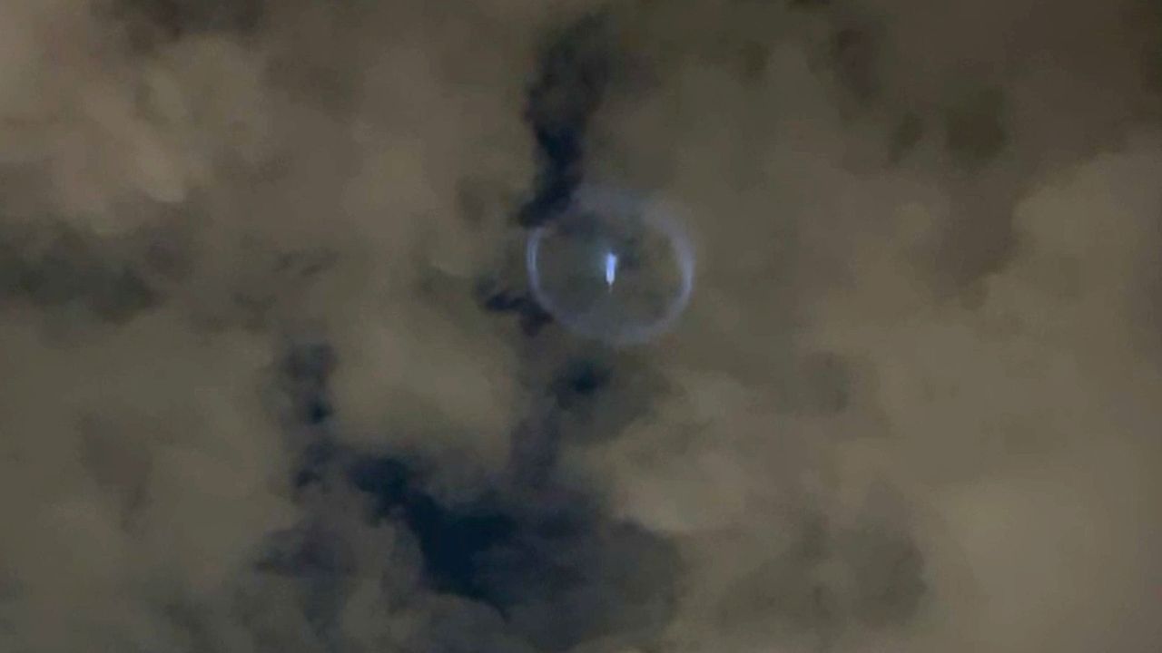 Mysterious UFO spotted in Bogota, Colombia
