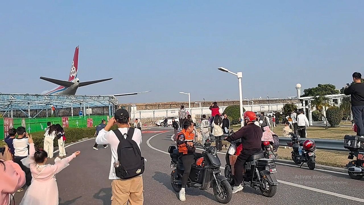 Plane takeoff jet blast knocks over onlookers near Xiamen Airport