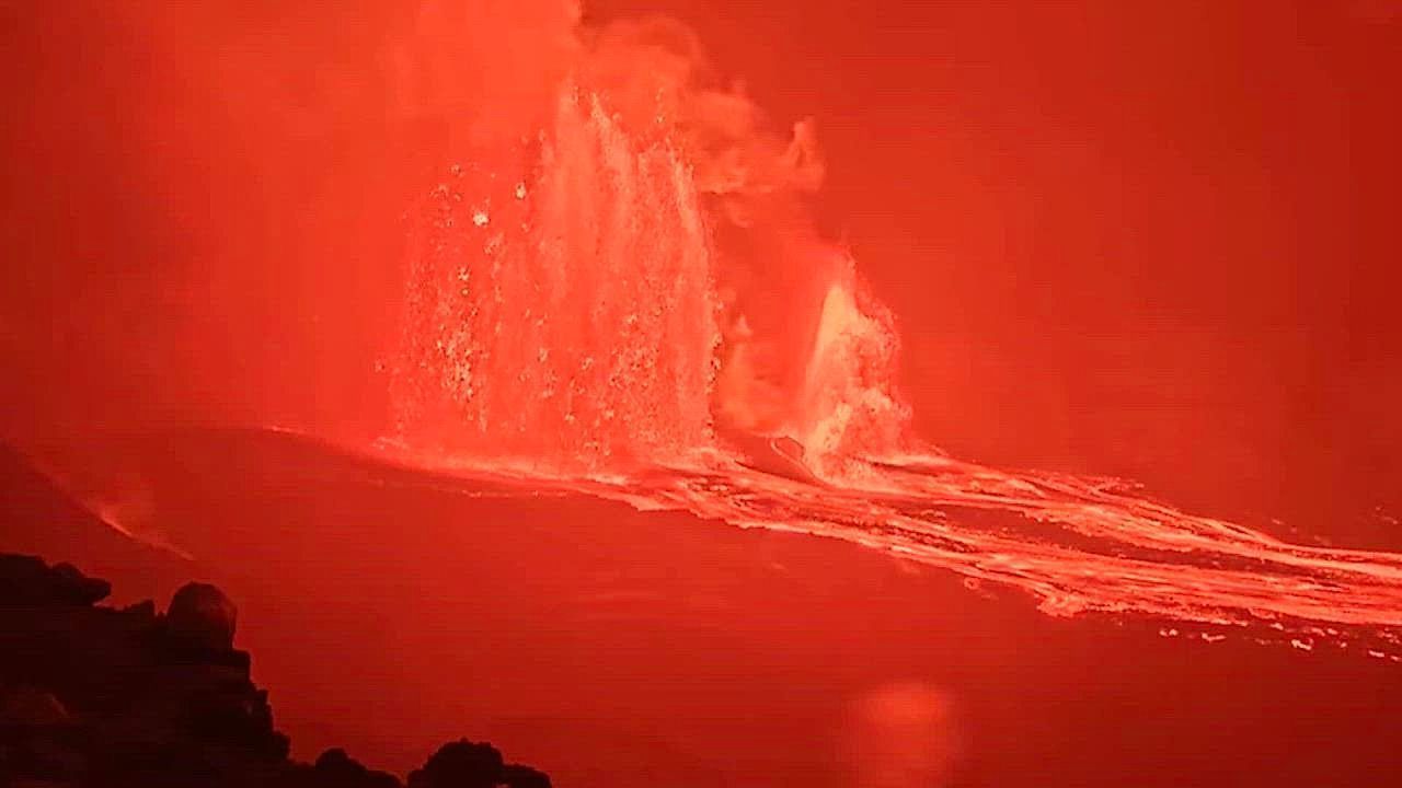 Hawaii's Kilauea Volcano erupts for 39th time