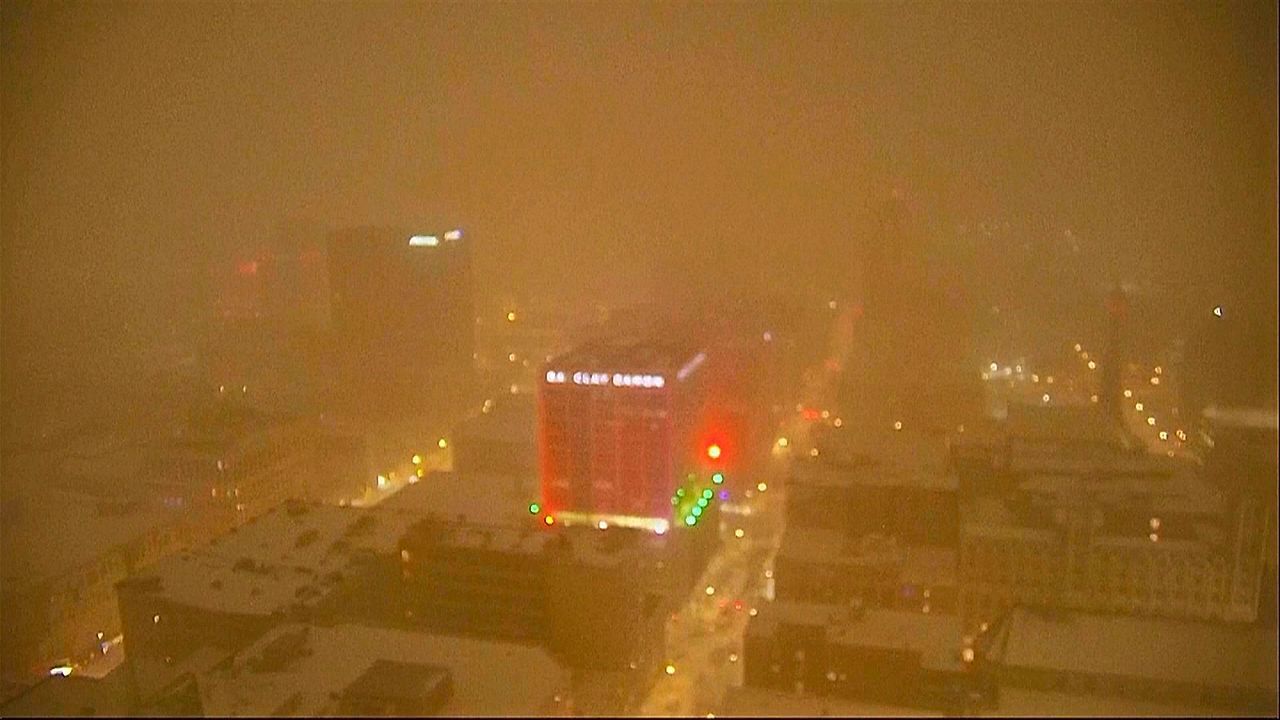 Video: Bombenzyklon trifft New York: Stromausfälle und Schneestürme