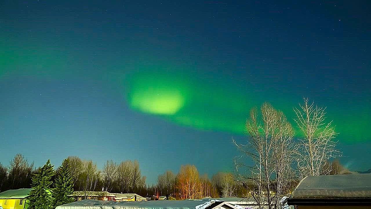Video: Sonnensturm trifft Alaska: Spektakuläre Polarlichter über Anchorage