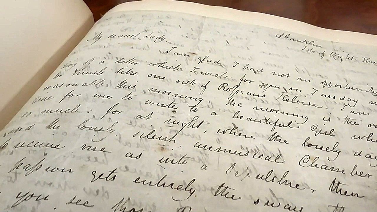 Video: Millionen-Fund: Gestohlene Bücher nach 40 Jahren an New Yorker Familie zurückgegeben