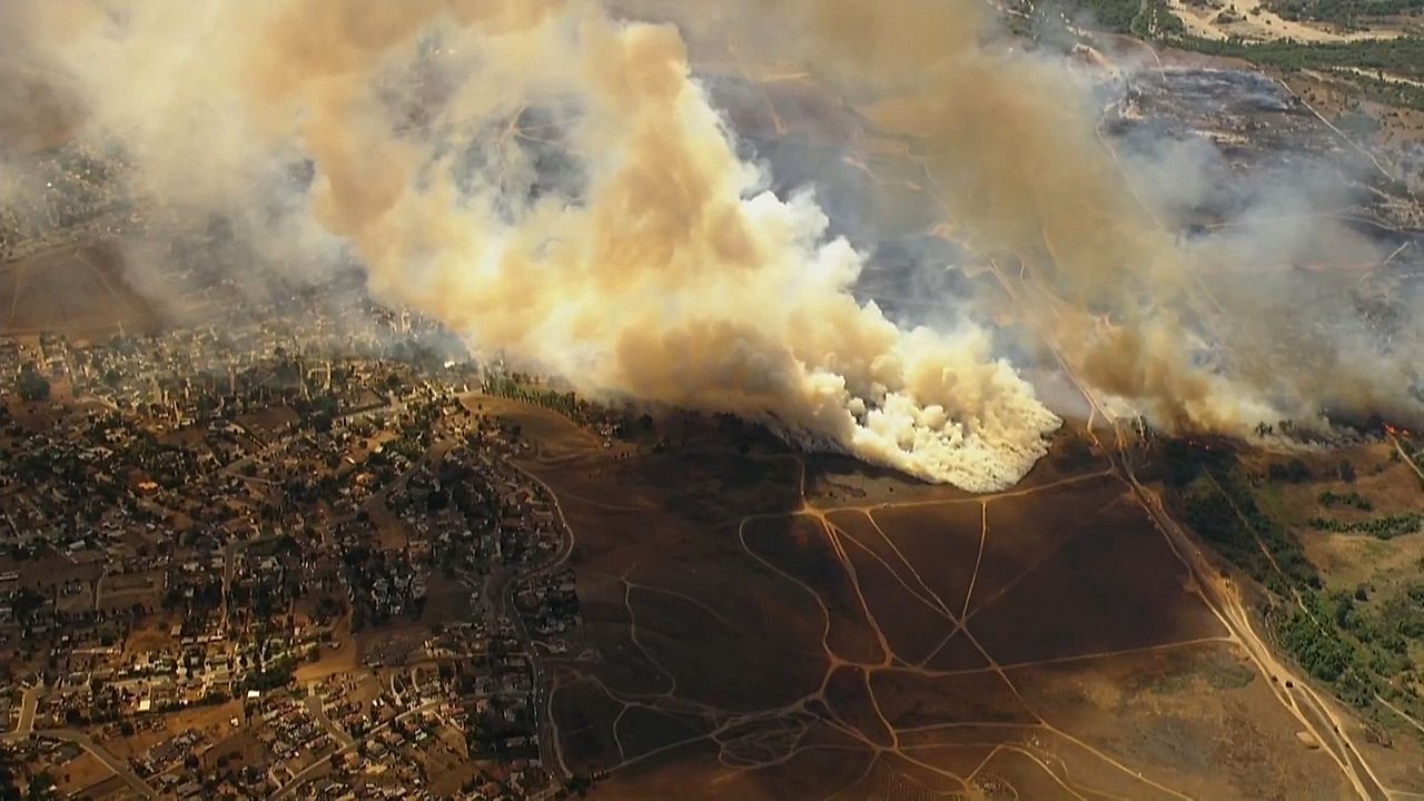 Video: Four injured as Bain Fire scorches southern California