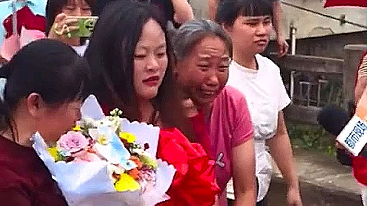 Video: Verschwunden mit neun: Chinesin nach 22 Jahren wieder bei ihrer Familie
