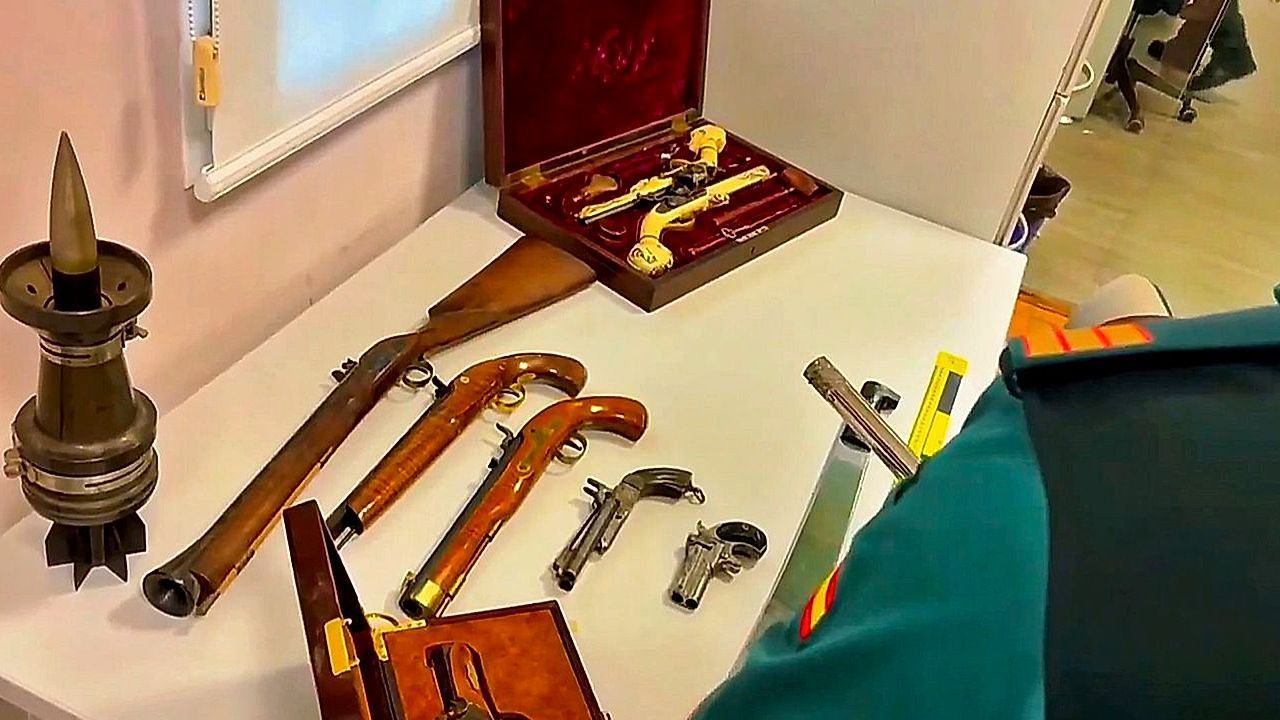 Auch-Panzerbrechgeschoss-Guardia-Civil-stellt-25-antike-Waffen-in-Gipuzkoa-sicher