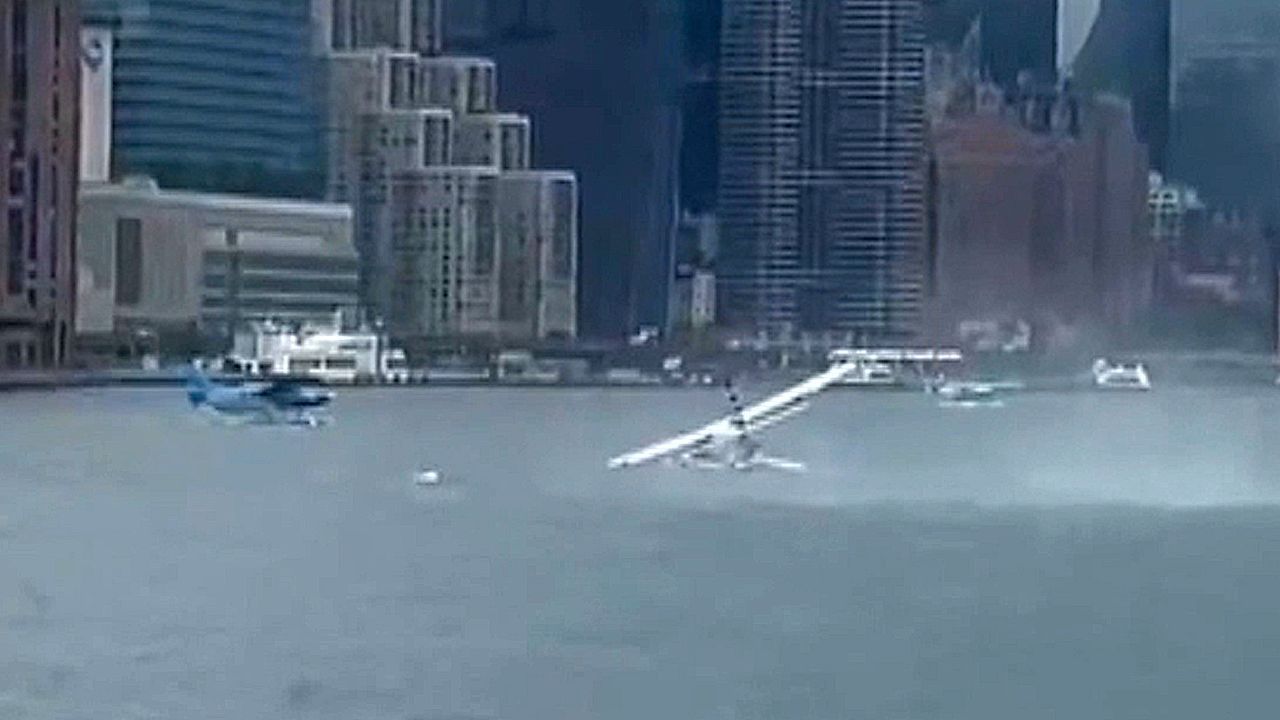Seaplane-makes-hard-landing-on-New-York-s-East-River-occupants-rescued