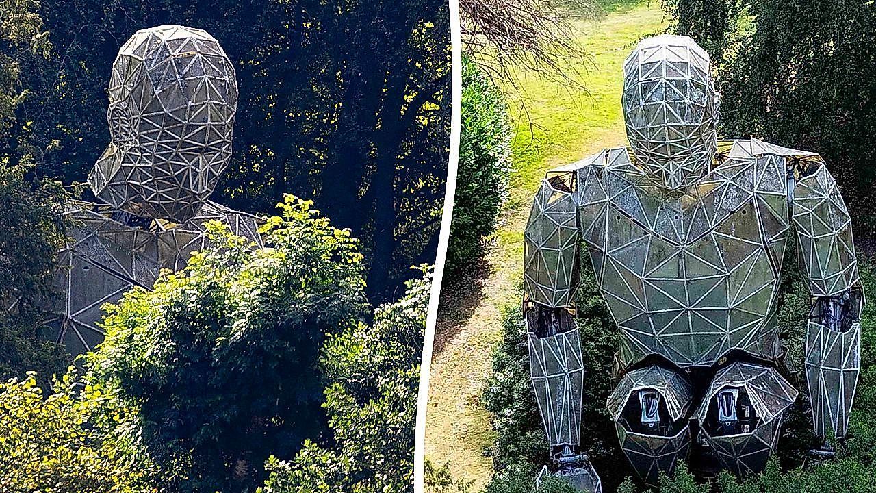 Video: Grusel in England: Gigantischer „Take That“-Tour-Roboter verängstigt Anwohner