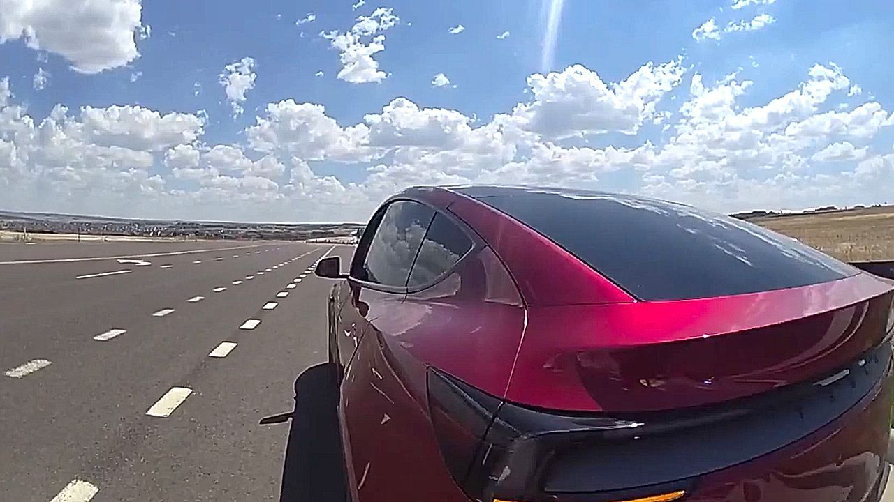Video: Tesla driver pulled over for going 19mph over speed limit, blames autopilot