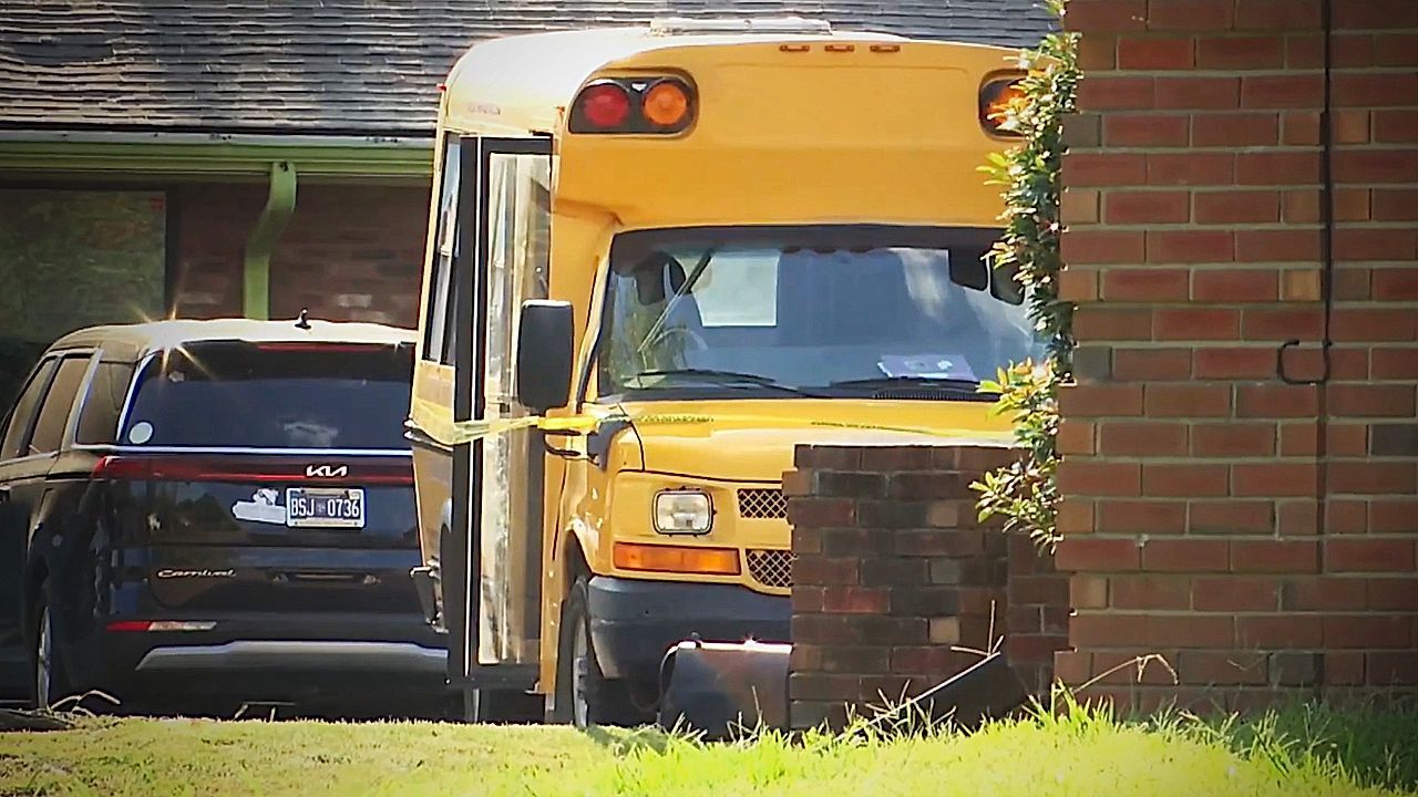 Video: Stundenlang in der Hitze: Sechsjährige stirbt in Kindergarten-Bus in Tennessee