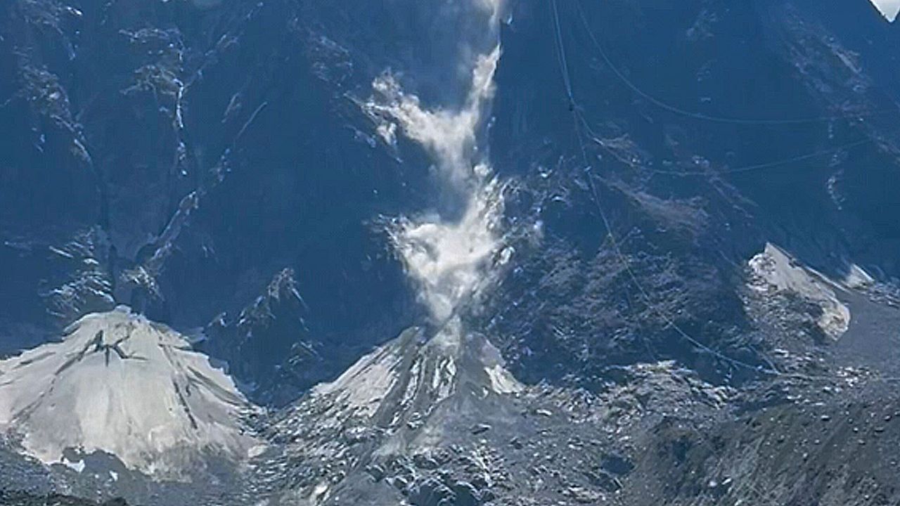Video: Berg in Bewegung: Gewaltiger Felssturz donnert die Aiguille du Midi hinab