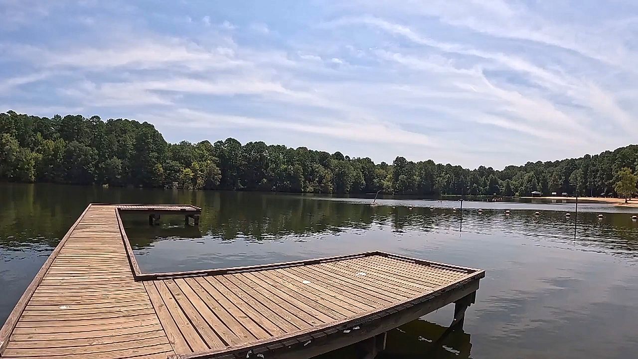 Video: Mit hirnfressender Amöbe infiziert: Achtjährige stirbt nach Bad im See