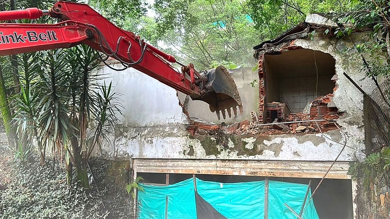 Video: Drogen und Rituale: Medellín reißt berüchtigtes Escobar-Haus ab